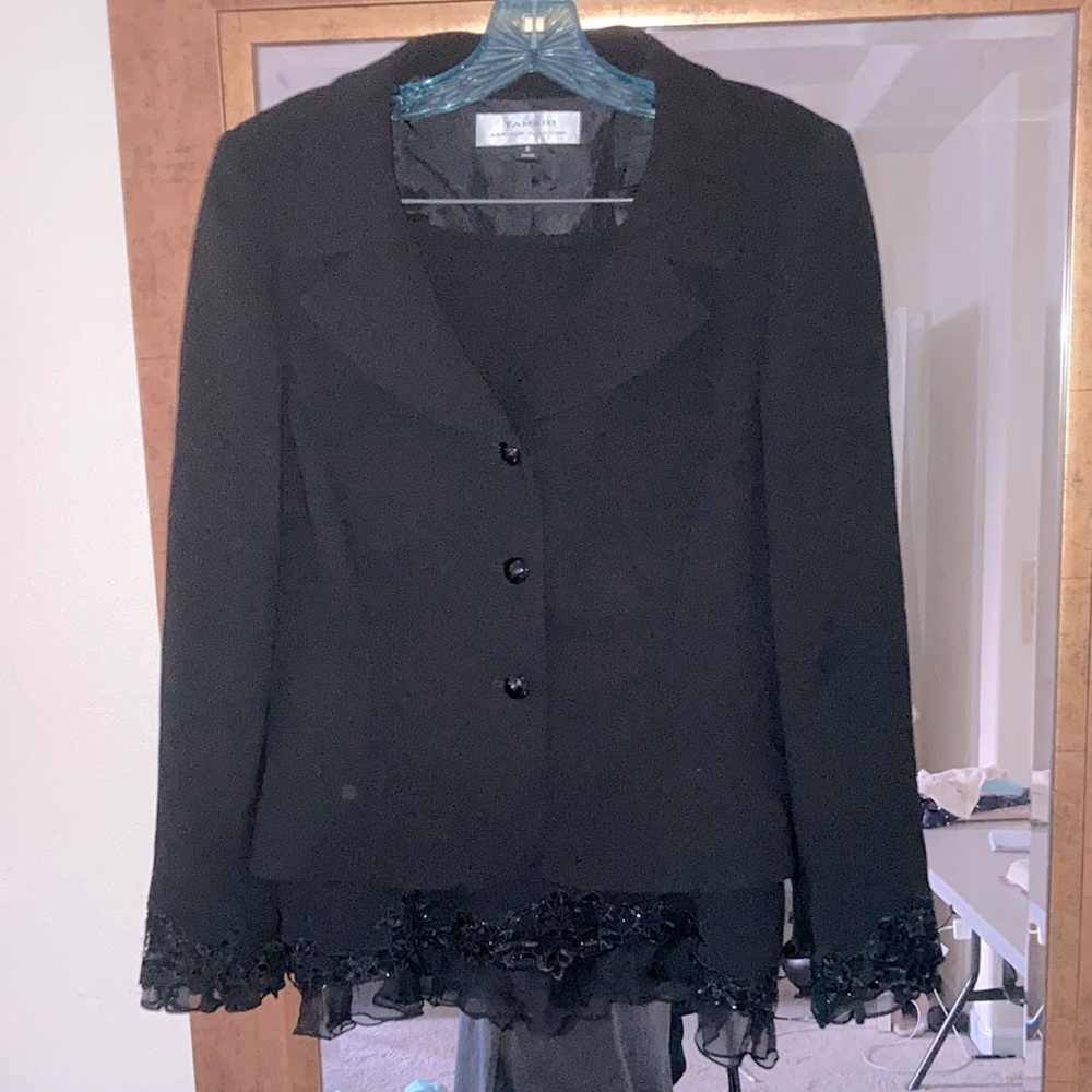 Tahari, Size 8 dressy black suit